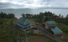 North Shore Retreat - Off-Grid - Oceanfront